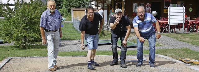 Freunde des Boule-Spiels kommen ab sof... und Rudolf Haselwander (von links).    | Foto: Andreas Bhm