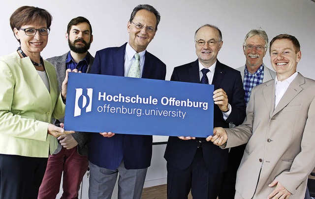 Stellten das neue Logo der Hochschule ... Loth und Bauunternehmer Nico Wacker.   | Foto: hochschule