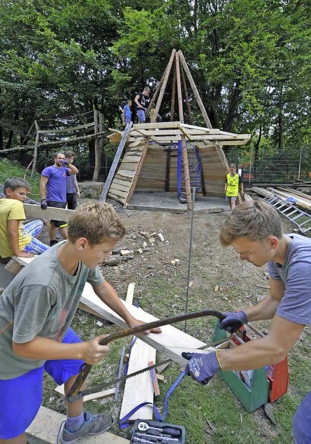 Ein Indianerlager ist auf dem Abenteuerspielplatz Weingarten entstanden.  | Foto: Michael Bamberger