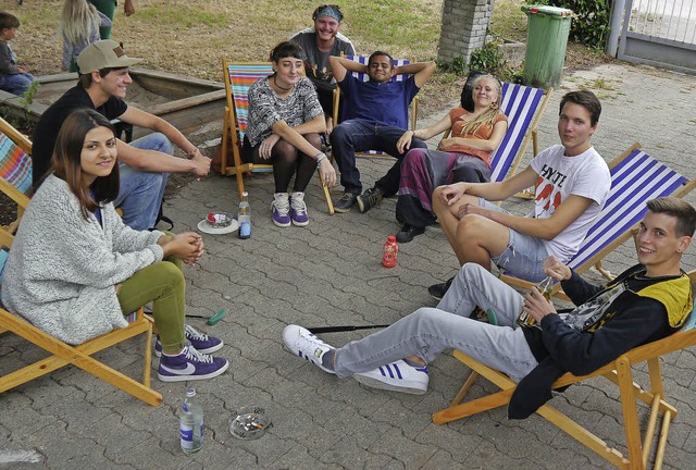 Freut sich auf Besucher der Minigolfan...k: Das Team aus dem Jugentreff Kessel.  | Foto: Fotos. Heidi Ast