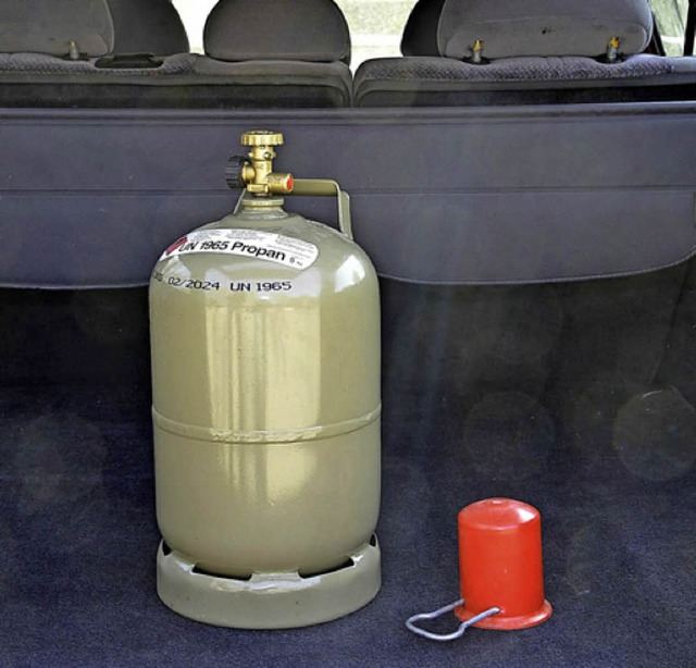 So nicht: Gasflaschen im Auto immer gut sichern.   | Foto: Dekra