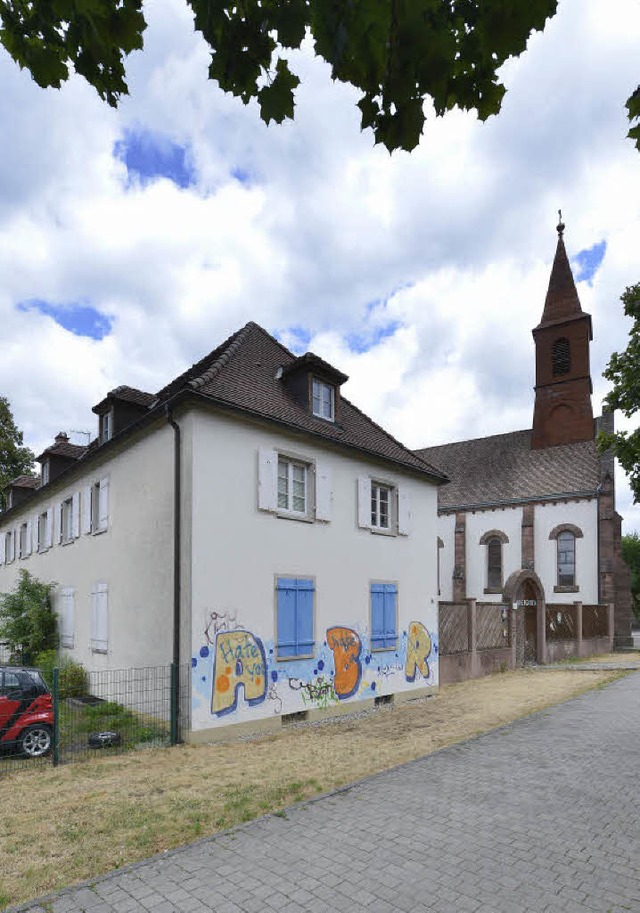 Seit einem Jahr steht das Gebude an d...berlegt noch, wie sie es nutzen soll.  | Foto: M. Bamberger