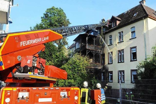 Fotos: Wohnhausbrand in der Lahrer Lotzbeckstrae