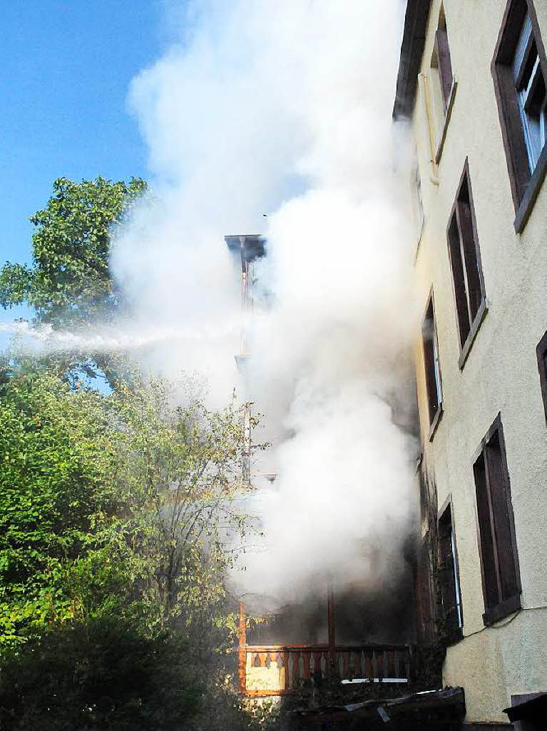 Ein Gebudebrand in Lahr hat am Donnerstagabend zu einem Groeinsatz der Feuerwehr gefhrt.