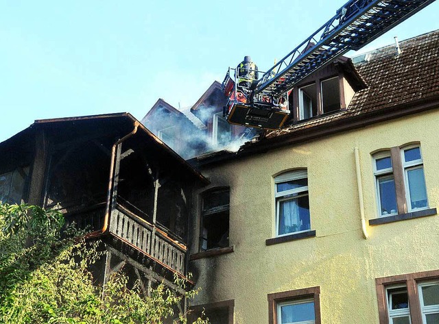 Vom Balkon aus hat das Feuer auf Wohnungen bergegriffen.  | Foto: Wolfgang Knstle