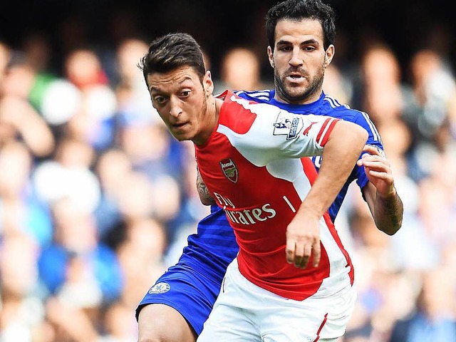 Mesut zil will mit dem FC Arsenal im ...Fabregas) diesmal die Nase vorn haben.  | Foto: dpa