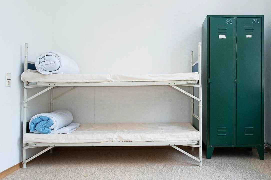 Bis zum Jahresende rechnet das Landrat... einem Bedarf f�r weitere 1500 Pl�tze.  | Foto: dpa