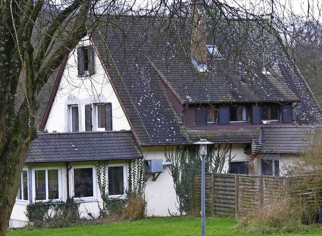 Soll bald ausgedient haben: das alte Vereinsheim des VfR Merzhausen.   | Foto: Gallien