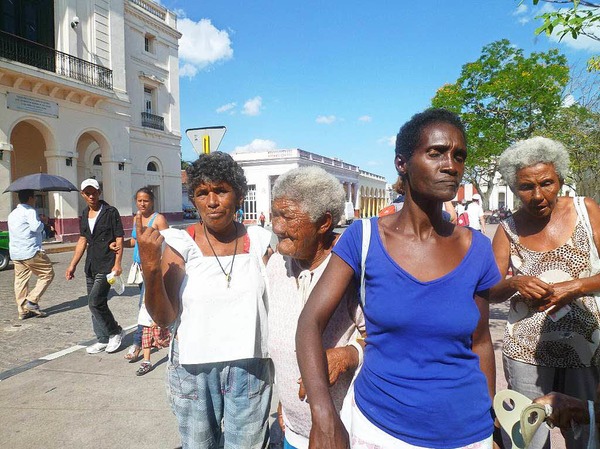 "Nette Frauen aus Havanna" fotografiert von Heidi Frey