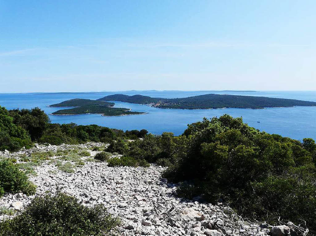 „Blick von der Sdspitze der Insel Losinj, Kroatien auf die vorgelagerten Inselgruppen“ fotografiert von Christoph Karpstein