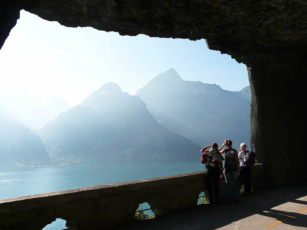 „Wandern auf dem Weg der Schweiz am Urner See – Blick von der alten Axenstrae“ aufgenommen von Christoph Karpstein
