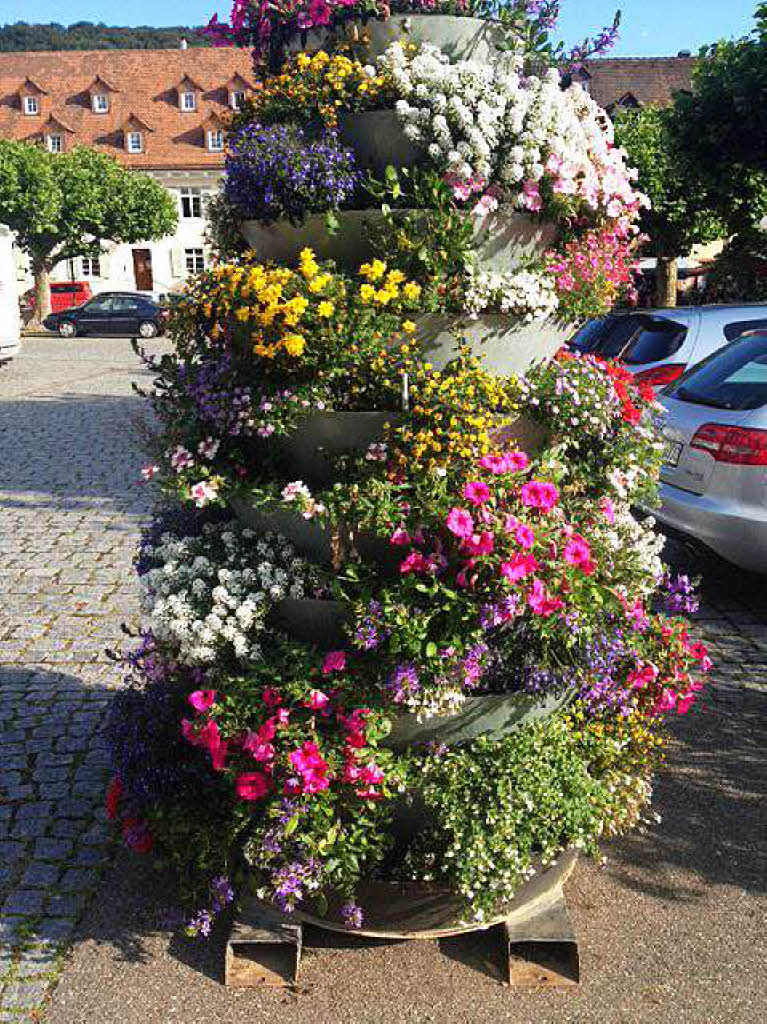 Gerda Siewert: Blumenschmuck auf dem Blumenplatz in Kandern