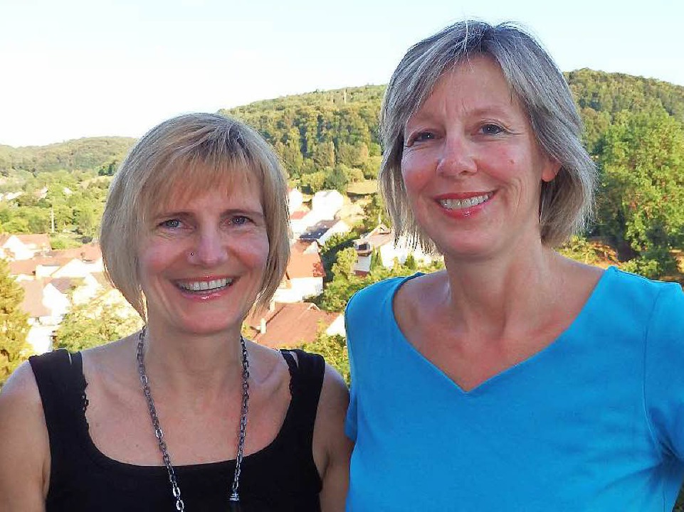 Corinna Hupfer und Anette Ritter-Schreitmüller (von links) vom Mäuslehäusle  | Foto: Johanna Hoegg