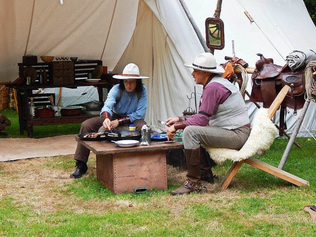 Einblick in ein bewohntes Wigwam  | Foto: Dieter Fleig