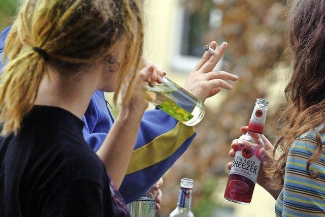 Testkäufe zeigen: Jugendliche kommen viel zu leicht an Alkohol und Zigaretten
