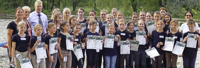 Die Kinder und Jugendliche des RC 77 Kippenheim nach der bestandenen Reitprfung  | Foto: Verein