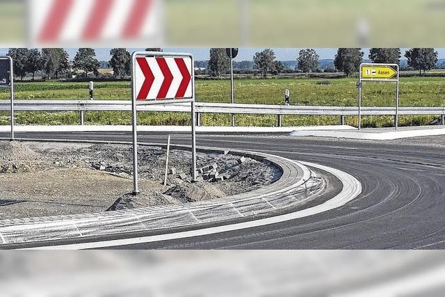 Lastwagenfahrer kommen mit neuem Kreisverkehr nicht zurecht