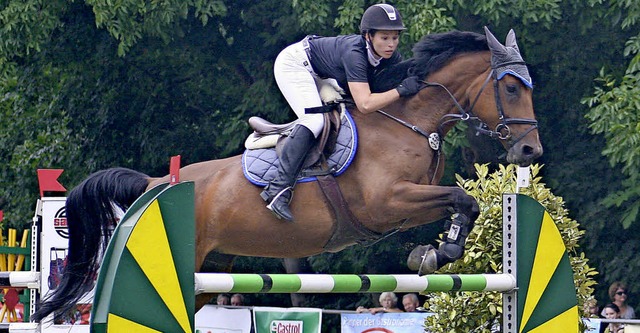 Nicole Schwarz, hier auf Ketina,  war ...pringen des Turniers in Gundelfingen.   | Foto: Anita Birkenhofer