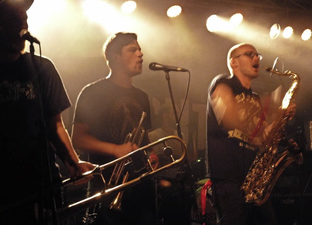 Die Skacore-Band &#8222;The Prosecutio...r des diesjhrigen Querbeat Festivals.  | Foto: Daniela Rde