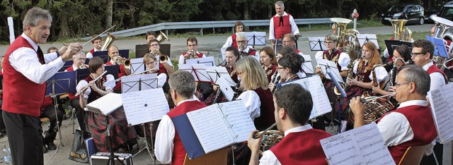 Die Trachtenkapelle des Musikvereins G...von Georg Seidler zum Kurkonzert auf.   | Foto: Dorothe Kuhlmann