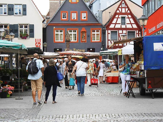 Immer gut besucht: der Offenburger Wochenmarkt.   | Foto: Julia Trauden