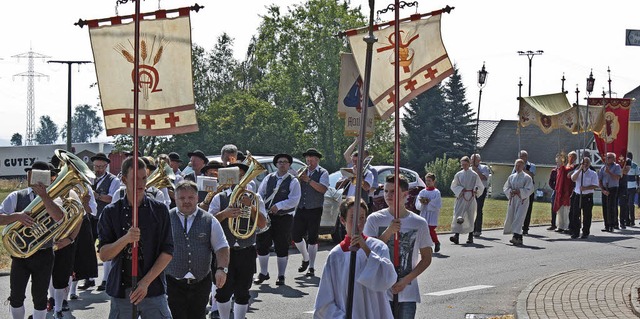 Zum 120.Mal begleitete die Trachtenkap... St. Laurentius Prozession in Brenden.  | Foto: Dorothe Kuhlmann