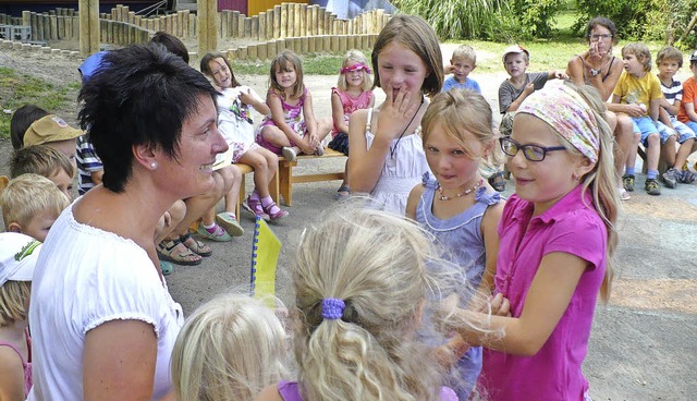 Angelika Frber verlsst den Kindergar...lle im Kindergarten Lausheim auf sie.   | Foto: Gertrud Rittner