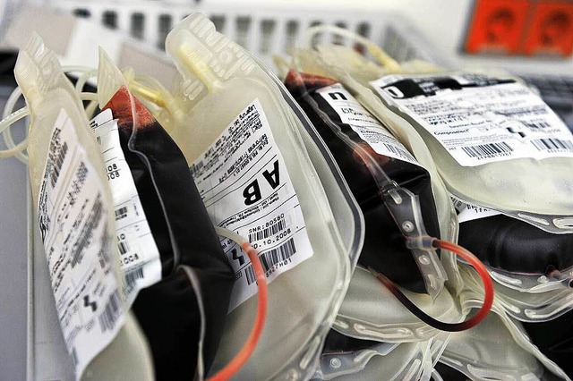 &#8222;Blut darf nicht zur  Ware werde... Blutspendezentrale aus der Uniklinik.  | Foto: dpa