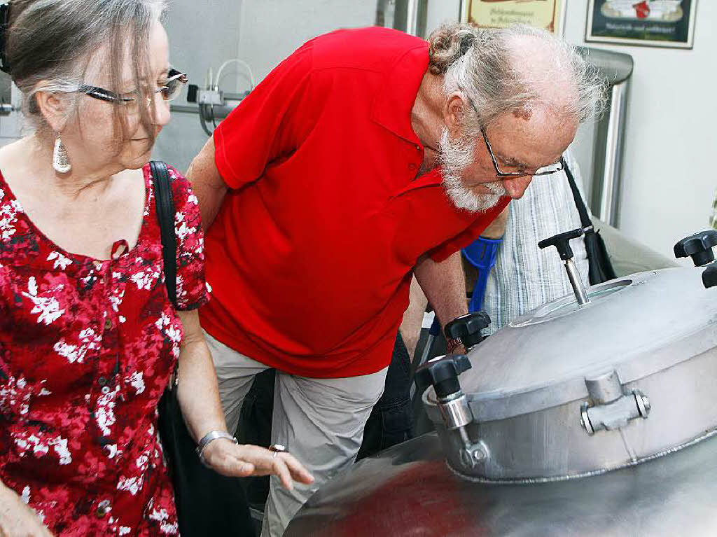 ber die Kunst und die Mhen des Bierbrauens wurden die BZ-Leserinnen und BZ-Leser von Braumeister und Schlossbrauerei-Chef Jrg Lusch informiert.<?ZP?>
