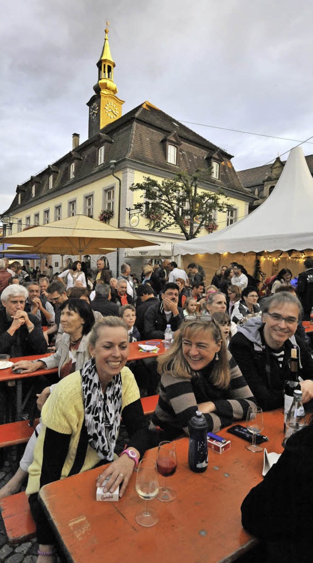 Ausgelassene Stimmung: Die ist garanti... Heute, Freitag, startet das Weinfest.  | Foto: Markus Zimmerman