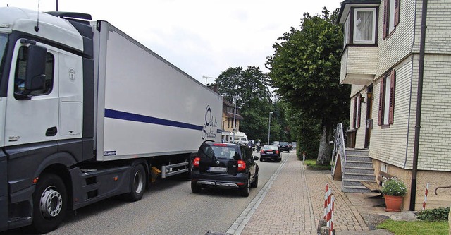 Damit Freiburg entlastet wird, sollen ...nsteigenden tglichen  Schwerverkehr.   | Foto: Fehrenbach
