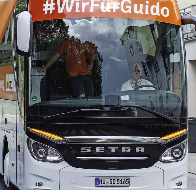 Guido Wolfs Bus   | Foto: dpa