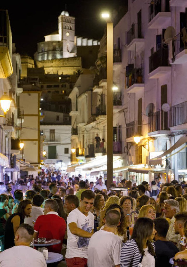 Voller Touristen: Ibiza im vergangenen Juli   | Foto: AFP