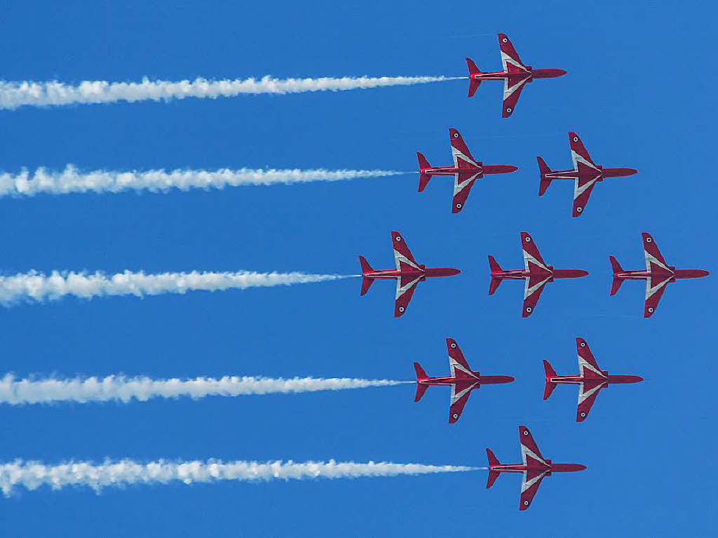 Michael Basler: Die Kunstflugstaffel "Red Arrows" der Royal Air Force am Himmel ber Payerne whrend der Flugshow Air14.