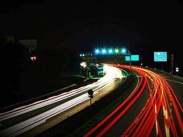 Sven Bartusch: Zu sehen ist das Autobahndreieck Weil am Rhein, fotografiert von der Autobahnbrcke im Rebgarten.