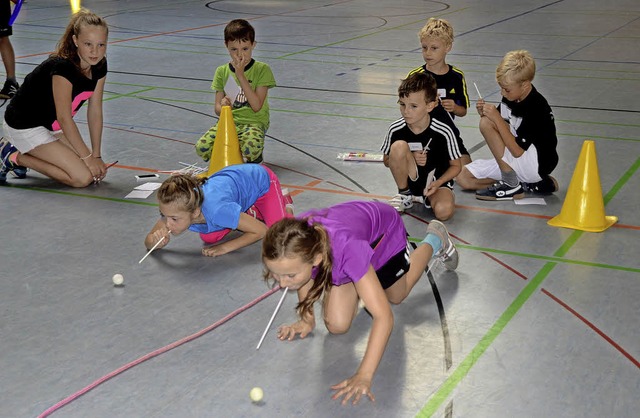 Endingen. Gar nicht so einfach, mit ei...isball pusten und auf der Spur halten.  | Foto: Roland Vitt