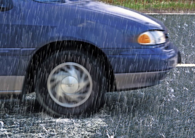 Bei zu viel Wasser schwimmt das Auto auf.  | Foto: DVR