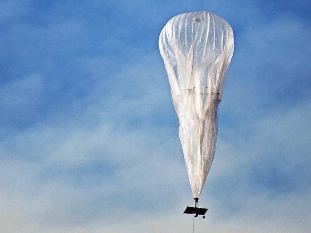 Erst in  ausreichender Hhe blhen sich die Google-Ballons vollends auf.  | Foto: dpa