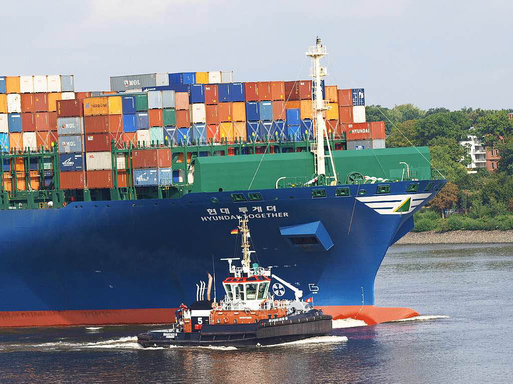 Olaf Heide: Flotte Fahrt voraus - die Fotos habe ich im Hamburger Hafen geschossen.