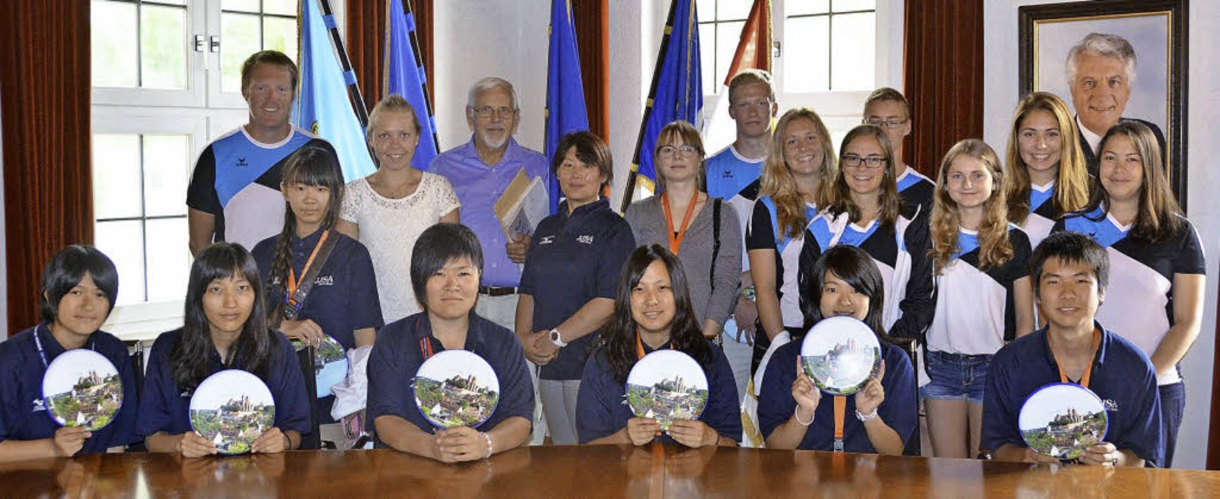 Die deutschen und japanischen Sportler wurden im Breisacher Rathaus empfangen.   | Foto: Cecile Buchholz