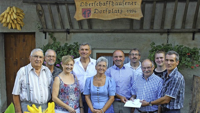 Sind stolz auf den Oberschaffhausener ...ender) und Hans Meier (Vorsitzender).   | Foto: Mario Schneberg