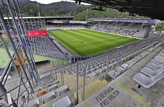 Das Schwarzwaldstadion wird bleiben - ...h die Osttribne (rechts) rckgebaut.   | Foto: Thomas Kunz