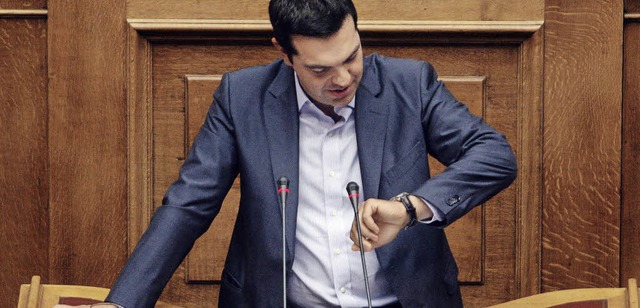 Ist seine Zeit abgelaufen?  Premiermin...eitagmorgen im griechischen Parlament   | Foto: dpa