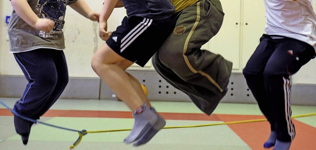 Sport und Bewegung kommen bei den meis...chen in Deutschland deutlich zu kurz.   | Foto: dpa