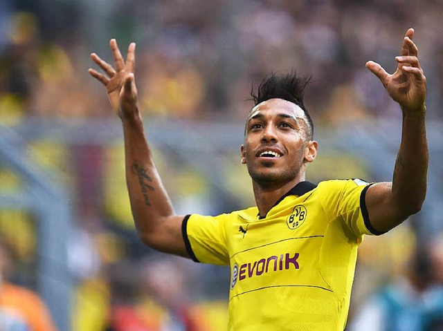 Der Dortmunder Pierre-Emerick Aubameyang  trifft zum 2:0.  | Foto: AFP