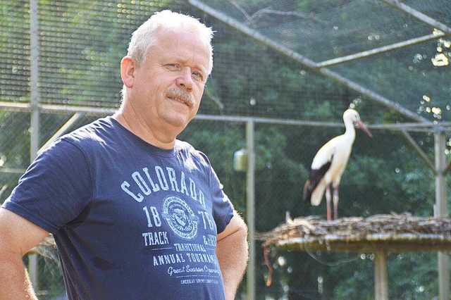 Martin Kury mit Storch  | Foto: Sebastian Heilemann