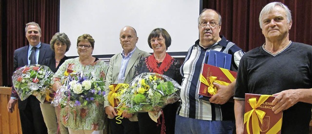 Die Initiatoren und Helfer fr den Dru...und Altbrgermeister Rudolf Schpflin.  | Foto: Jutta Schtz