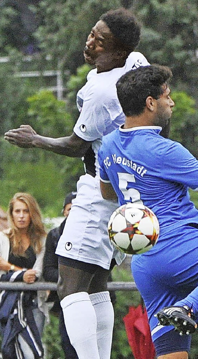 Der Villinger Omar Jatta erzielte mit einem Kopfball das 1:1.   | Foto: Seger