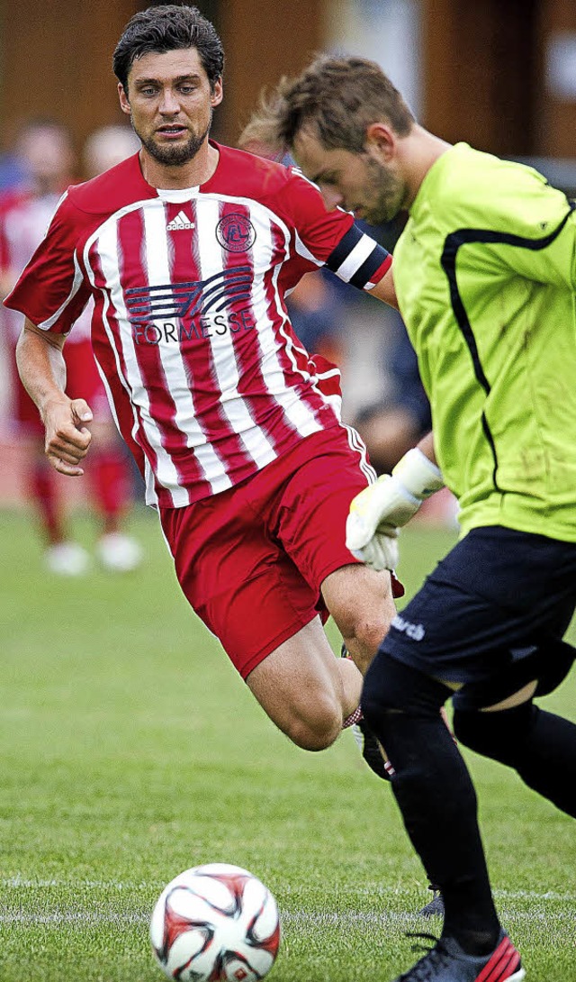 Benjamin Gaudig (links) trifft im ersten Spiel gleich dreimal ins Schwarze.   | Foto: Wolgang Scheu