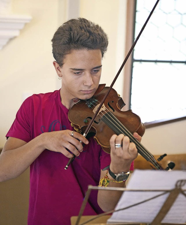 Razvan Creanga aus Birkendorf begeisterte an der Violine.  | Foto: Wolfgang Scheu